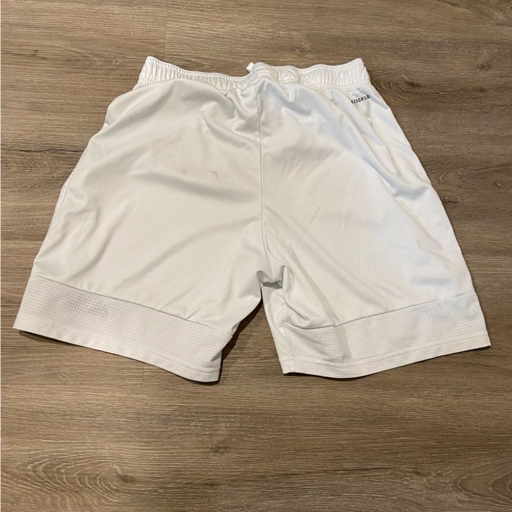 Medium white adidas shorts - Picture 2 of 2